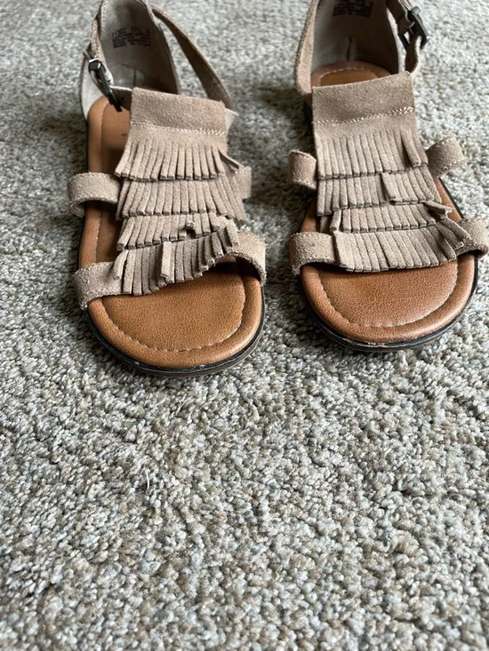 Minnetonka Women’s ' Tan Fringe Sandals Size 6 Leather Upper - Picture 3 of 8